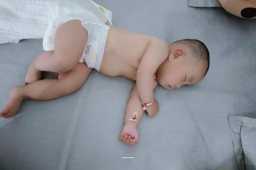 邢台三个月宝宝抬头不稳